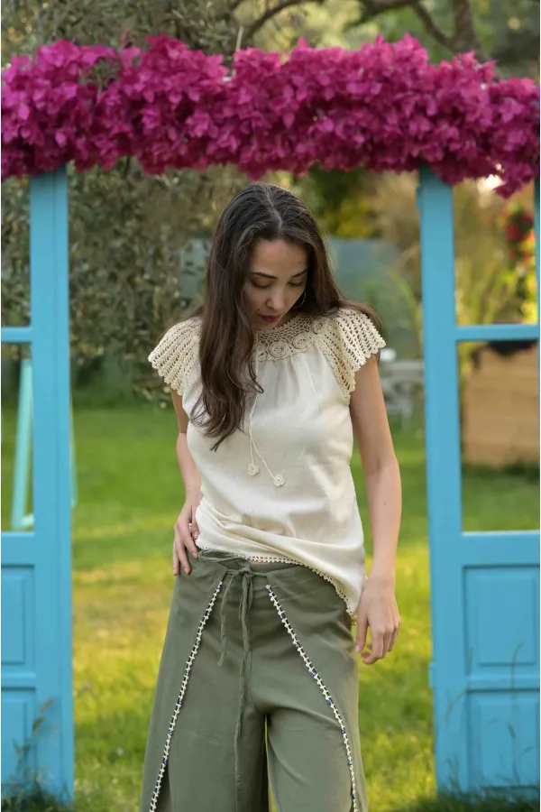 ELİŞİ DANTEL YAKA ROBALI BLUZ - BEJ